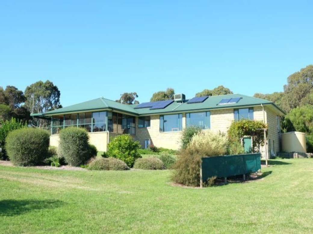 380 Wy YungCalulu Road, BAIRNSDALE VIC 3875 AcreageSemirural Sold